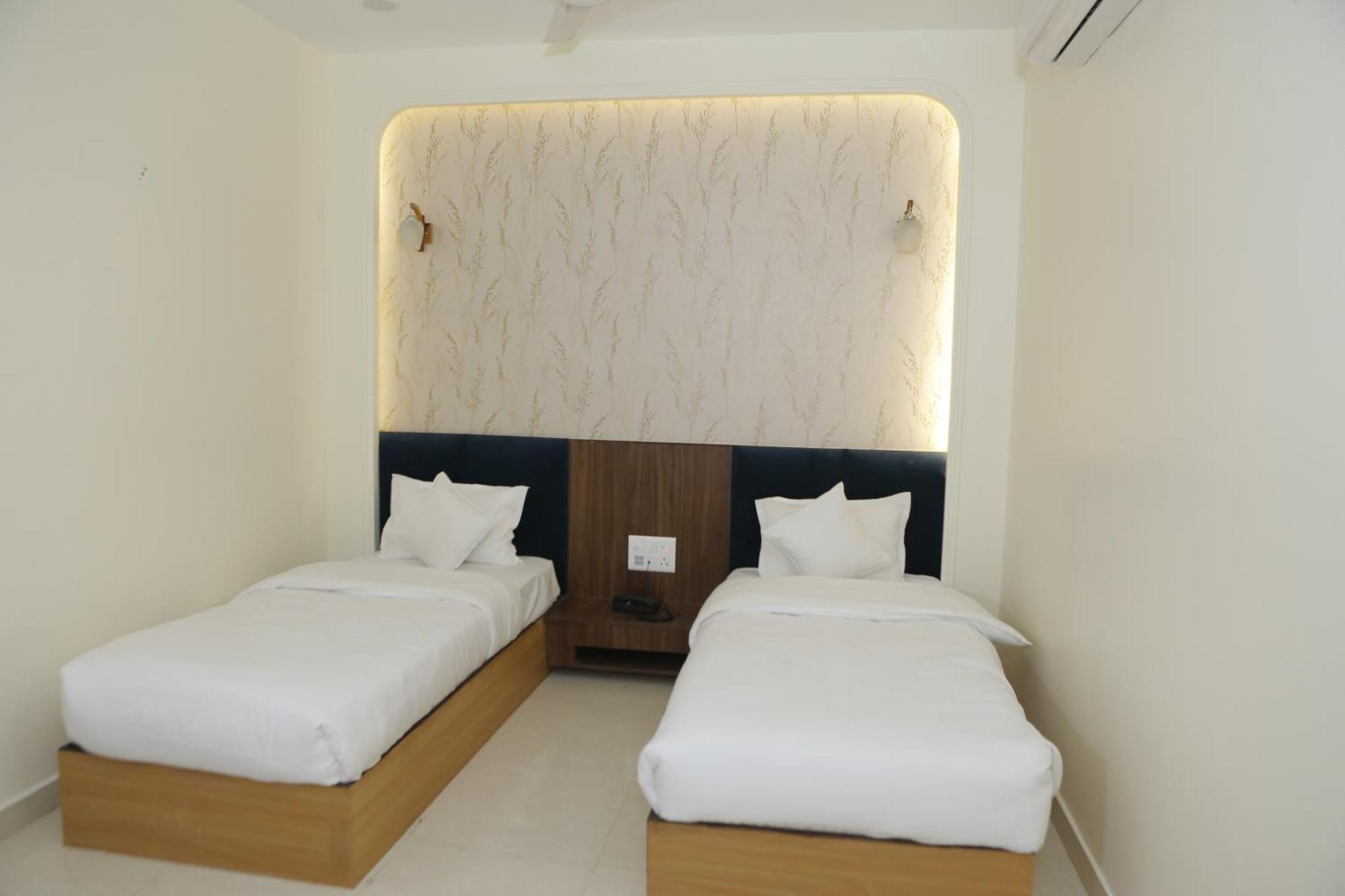 The Blue Vista Hotell Greater Noida Eksteriør bilde