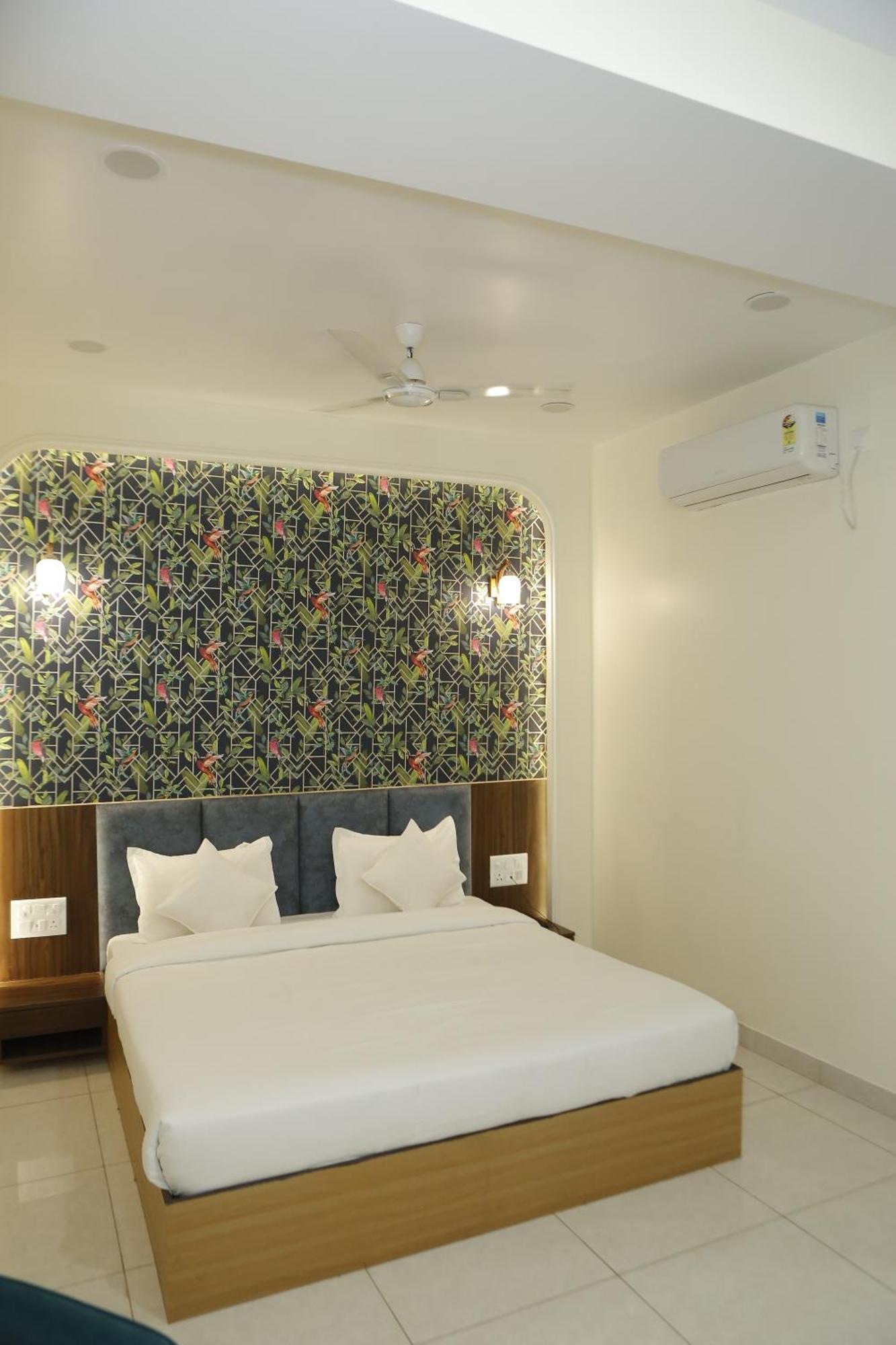 The Blue Vista Hotell Greater Noida Eksteriør bilde
