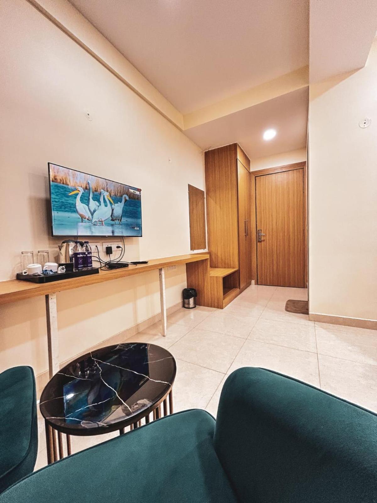 The Blue Vista Hotell Greater Noida Eksteriør bilde