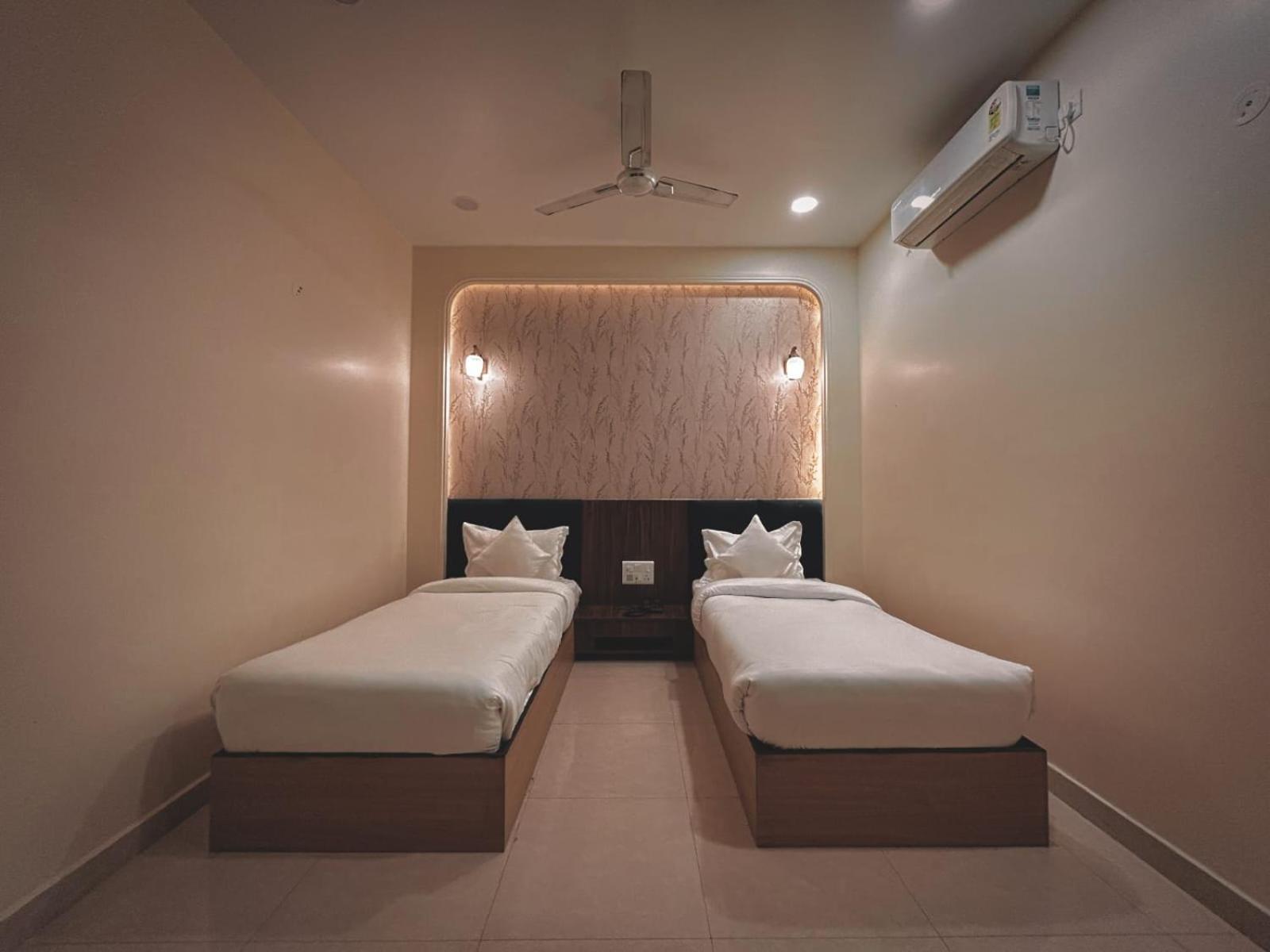 The Blue Vista Hotell Greater Noida Eksteriør bilde